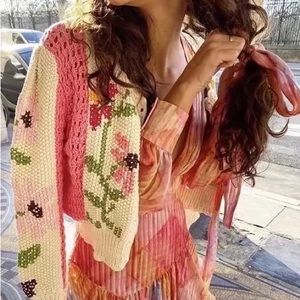 Floral cardigan pink sweater crochet style look knit cream beige